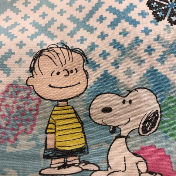 Peanuts Scrub Top  Nurses Top 2 large front pockets XL V Neck - Picture 3 of 9